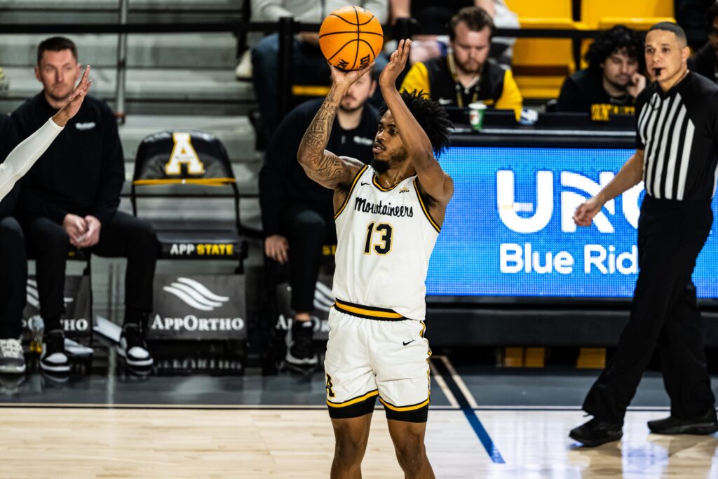 Kasen Jennings in college basketball action before signing his first professional contract with Bristol Flyers.