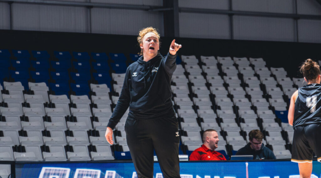 Newcastle Eagles Women head coach Chloe Gaynor directing her team from the sideline